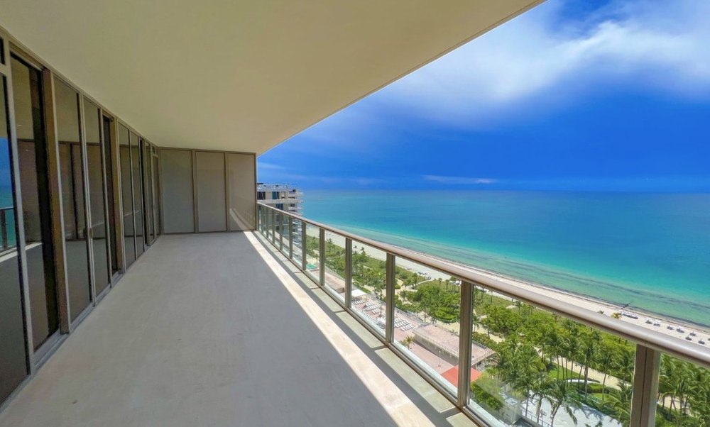Bal Harbour terrace with view
