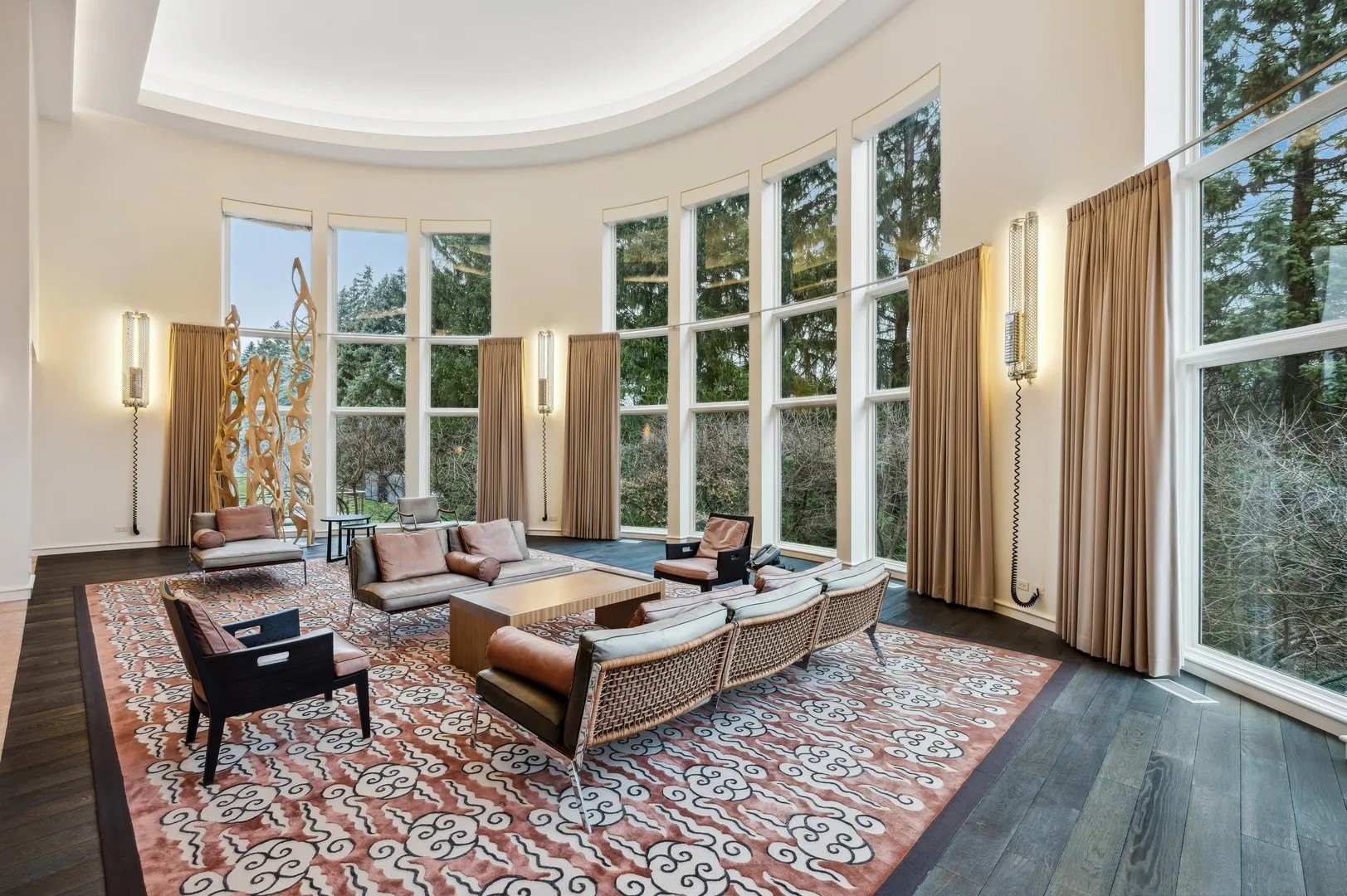 EXCLUSIVE: Buyer of Michael Jordan's $9.5 Million Mansion Cuts $230K-a-Month Rental Price by $50K After Failing to Find Tenant