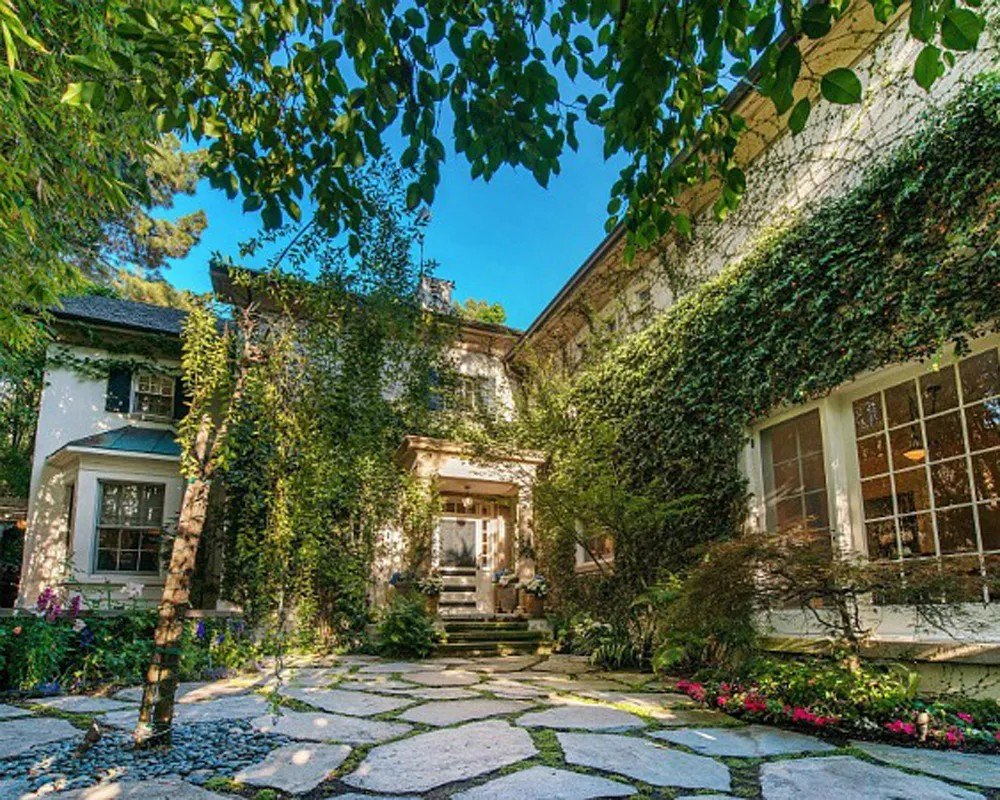 Jennifer Lawrence home