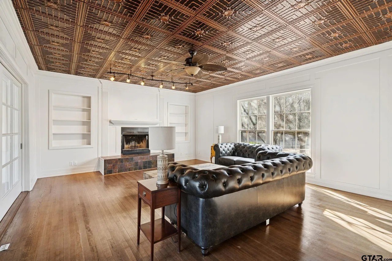 Interior- Miranda Lambert Childhood Home