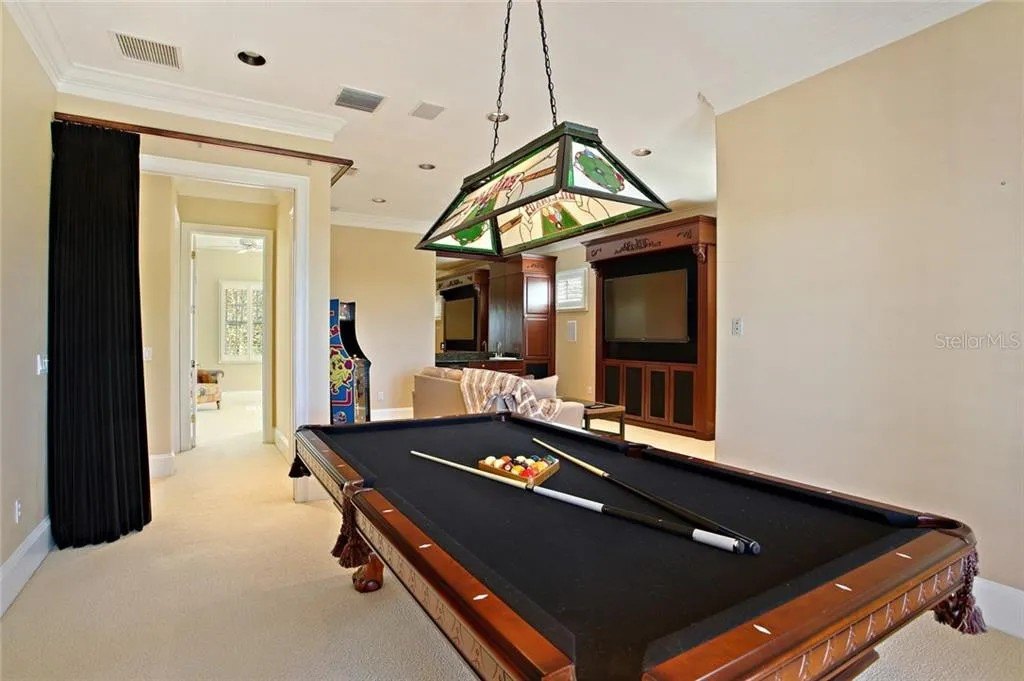 Inside the $1.2 Million Florida Home Za'Darius Smith Will Retreat To As He Announces Shock Retirement From Philadelphia Eagles Pool table in Za'Darius Smith's home in Florida