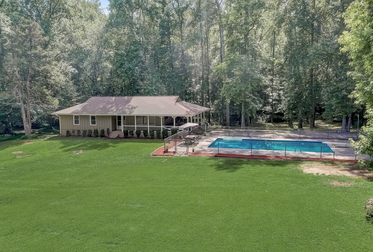 1300 Old Victron School Rd,
Hoschton, GA redfin listing