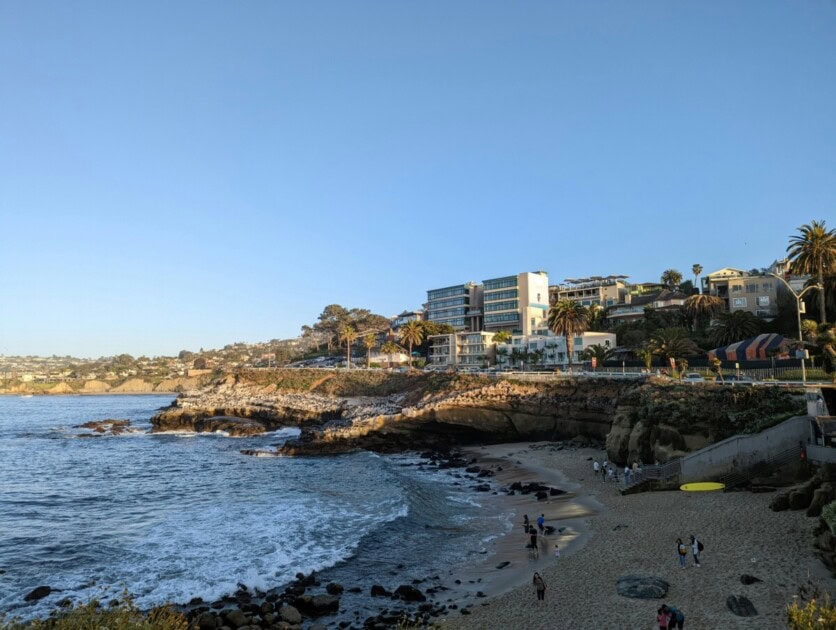 Photo of residential area of the La Jolla neighborhood in San Diego, CA