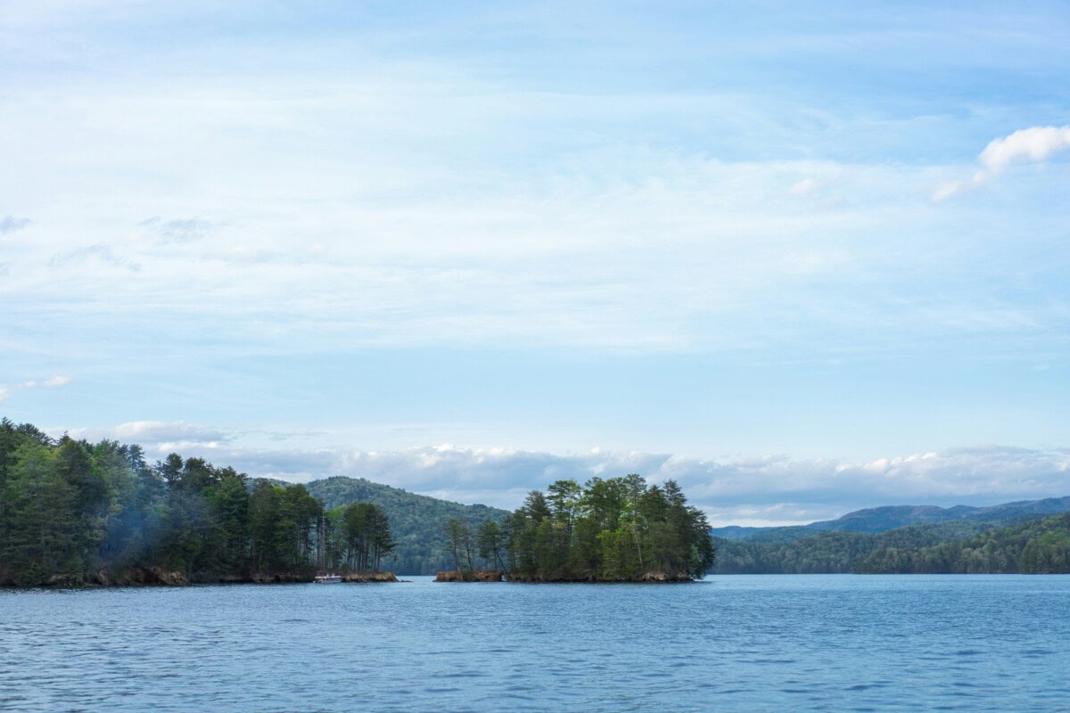 lake jocassee in south carolina trees and water _unsplash