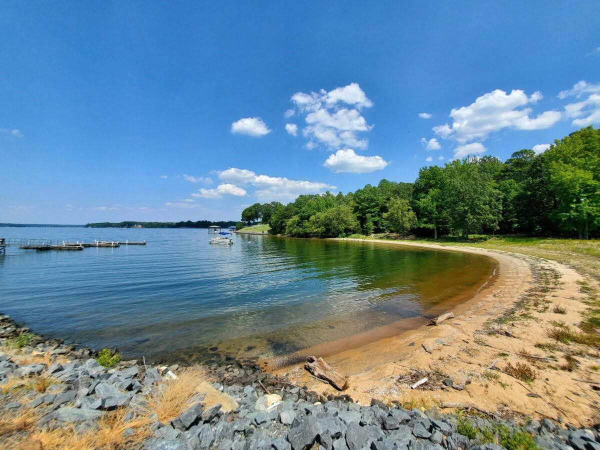 shores of lake wylie south carolina _unsplash