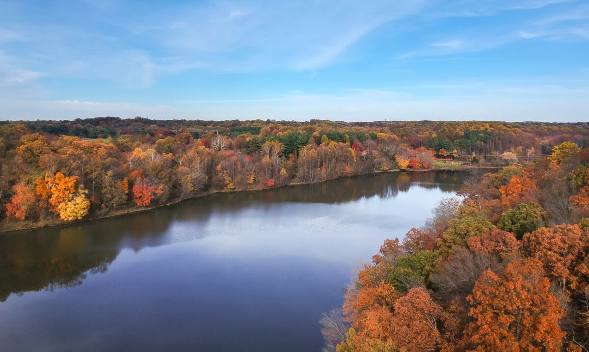 little seneca lake in maryland during autumn_shutterstock