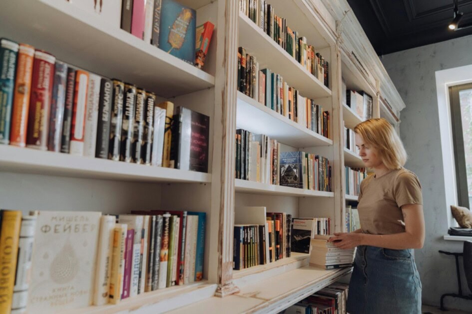 Ideas for storing books about maximizing bookshelf space