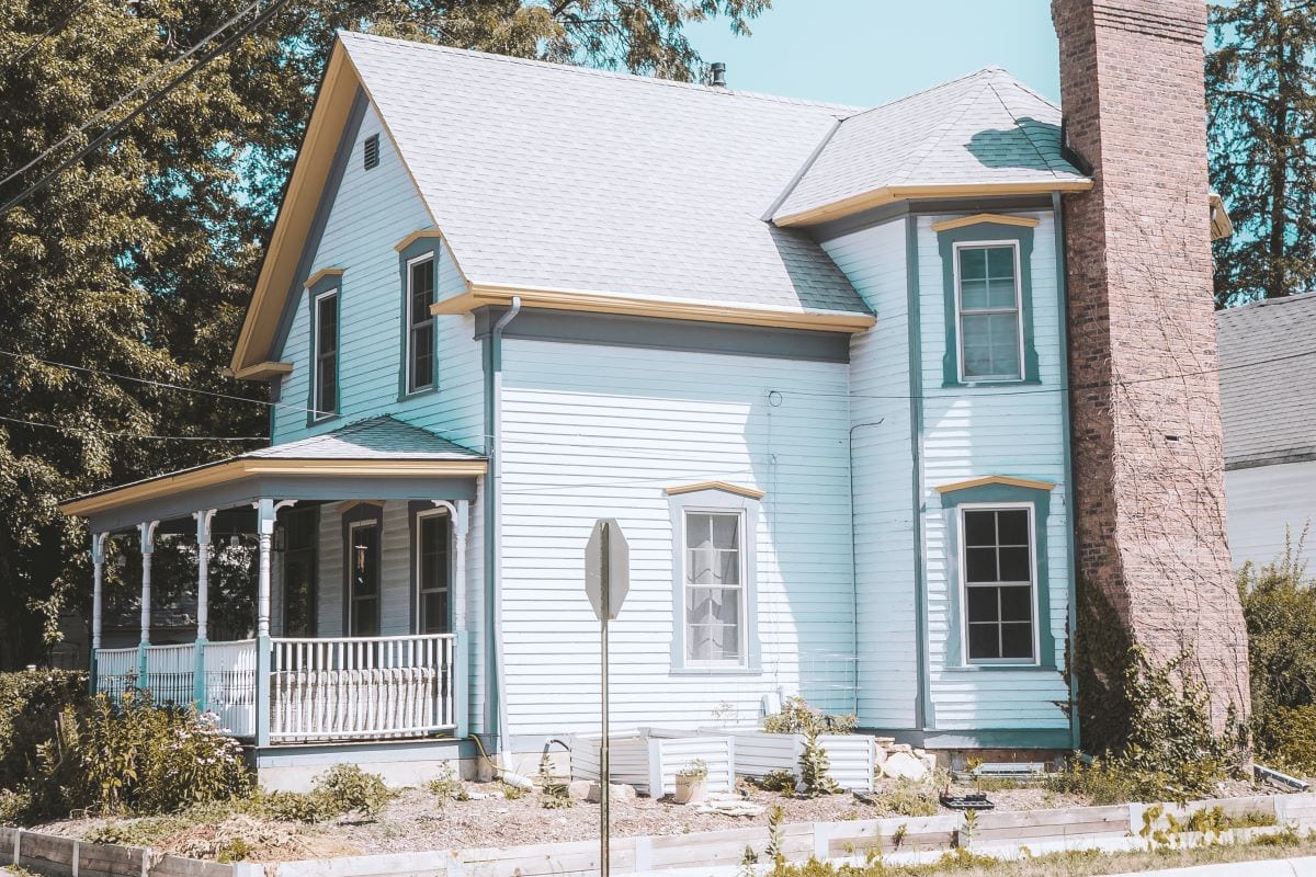 blue house in minnesota