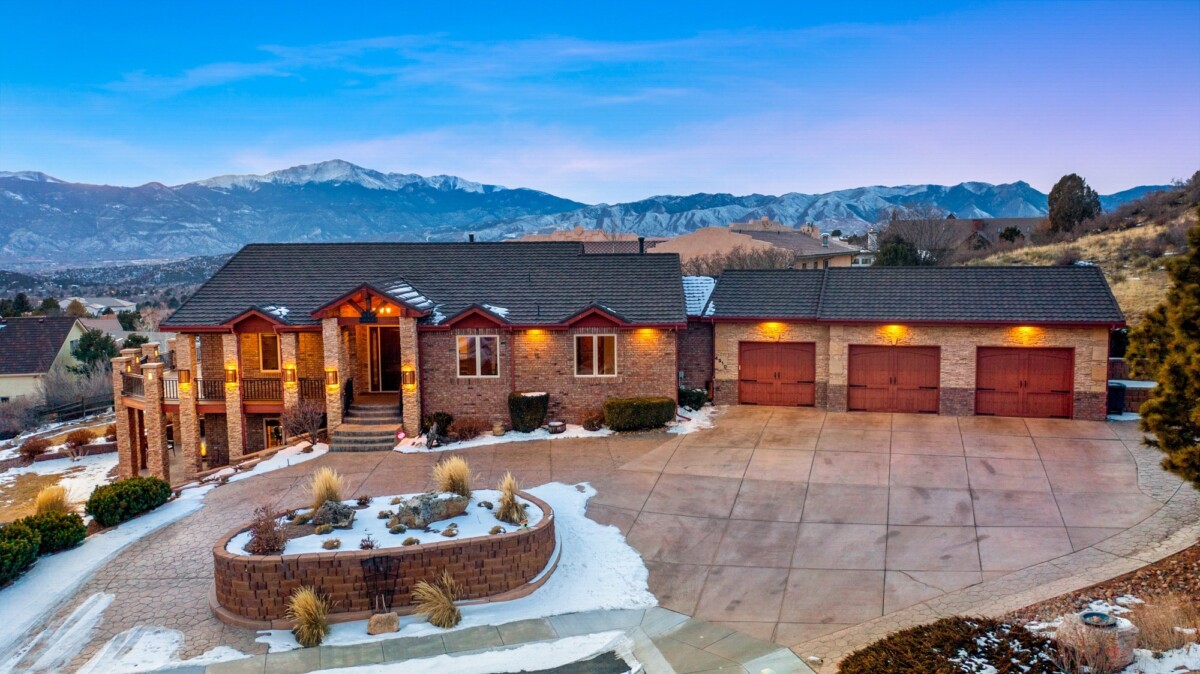 mountain rustic style home in colorado springs