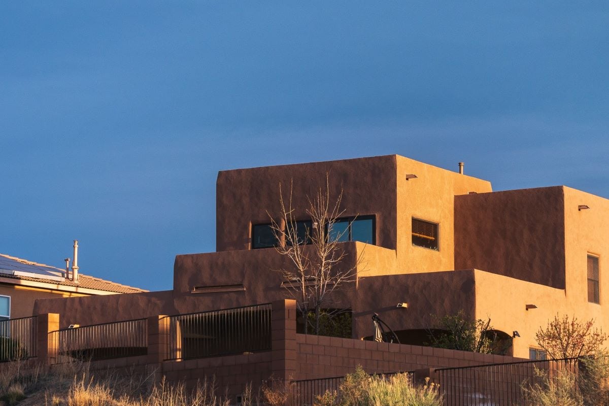 adobe house in new mexico