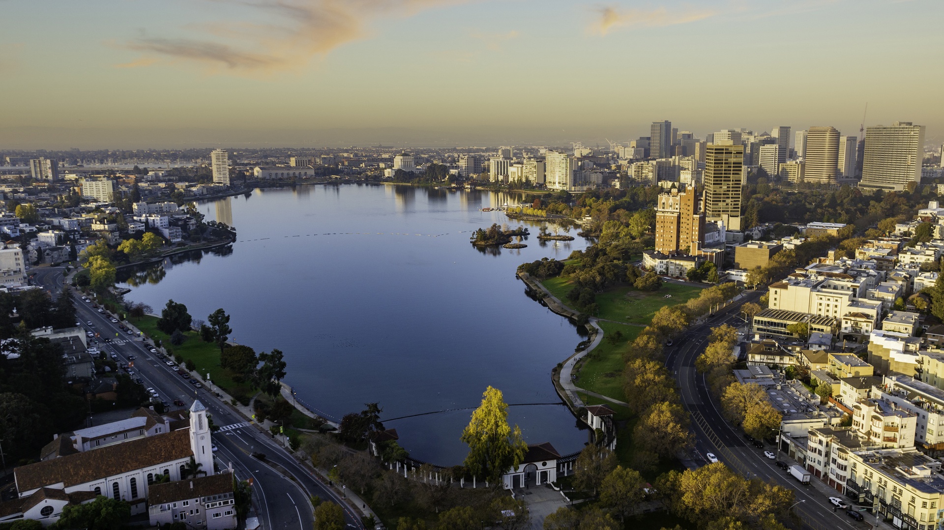 homes around lake merrit in oakland_Getty