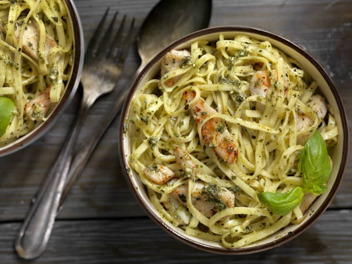  Linguine with Grilled Chicken and Basil Pesto Sauce