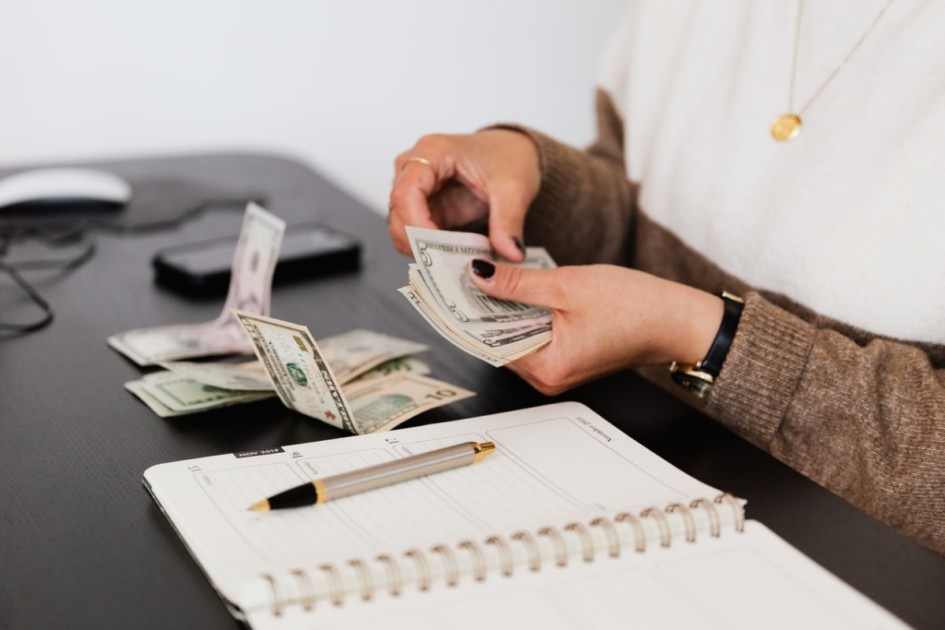 Questions to ask potential roommates include questions about finances