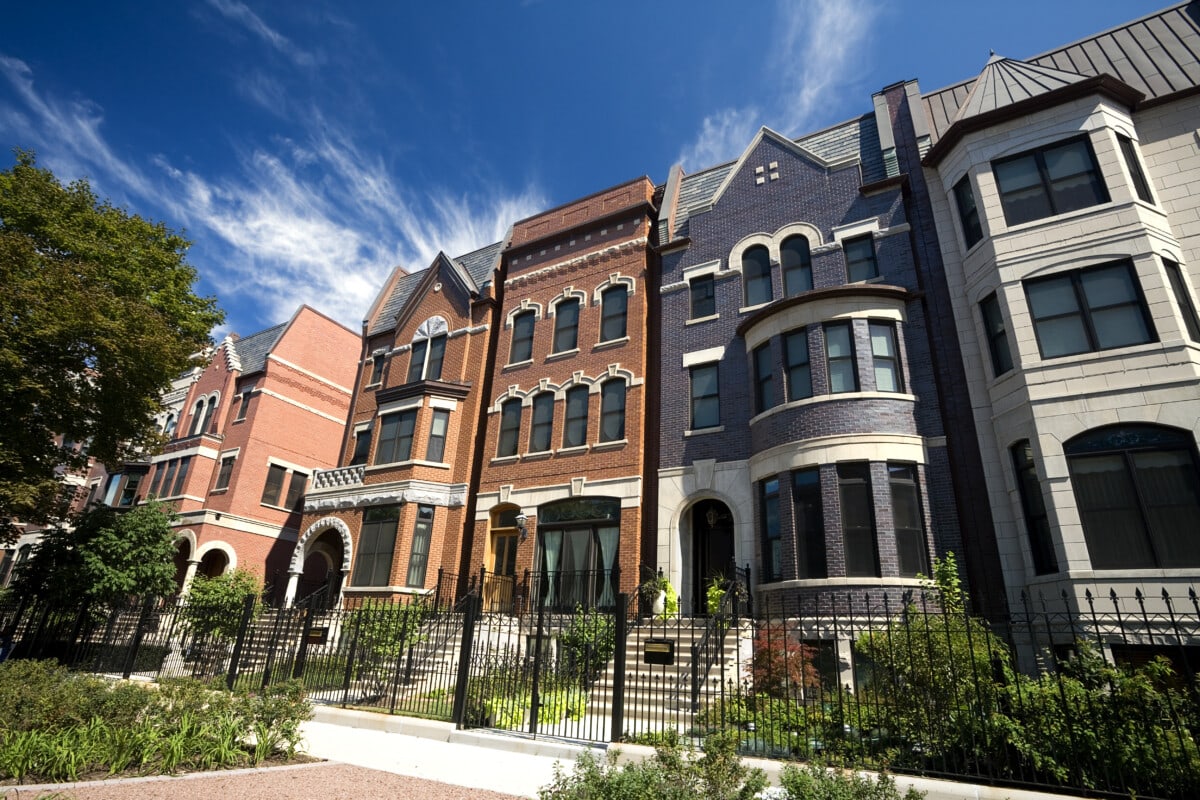 row houses in chicago neighborhood