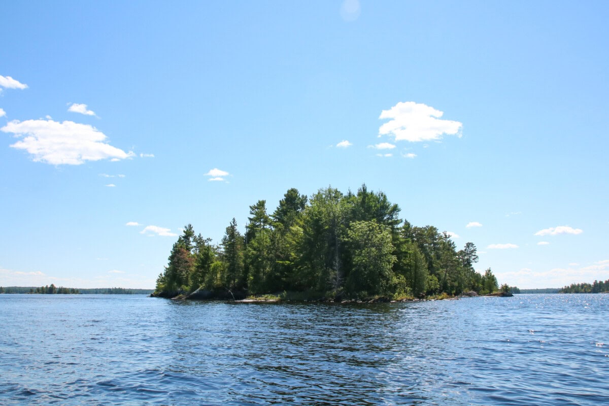 rainy lake in minnesota north border