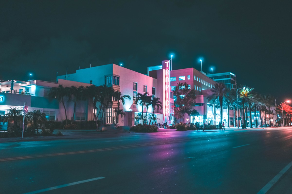miami beach street night life