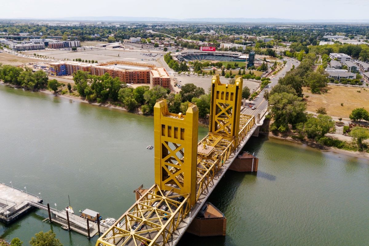 tower bridge over the sacramento river