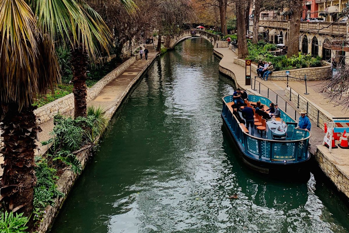 riverwalk in san antonio