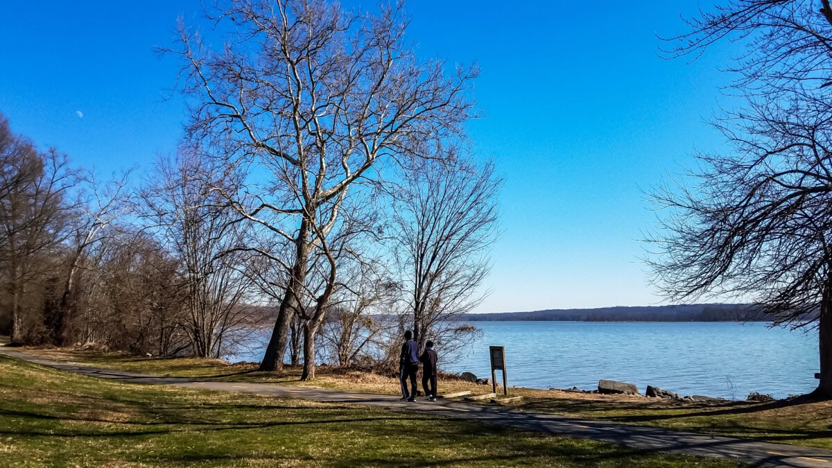 burke lake park in virginia during winter_shutterstock