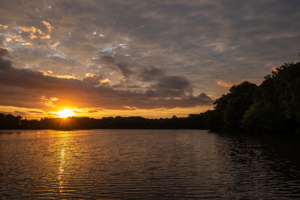 lums pond in glasgow delaware_shutterstock