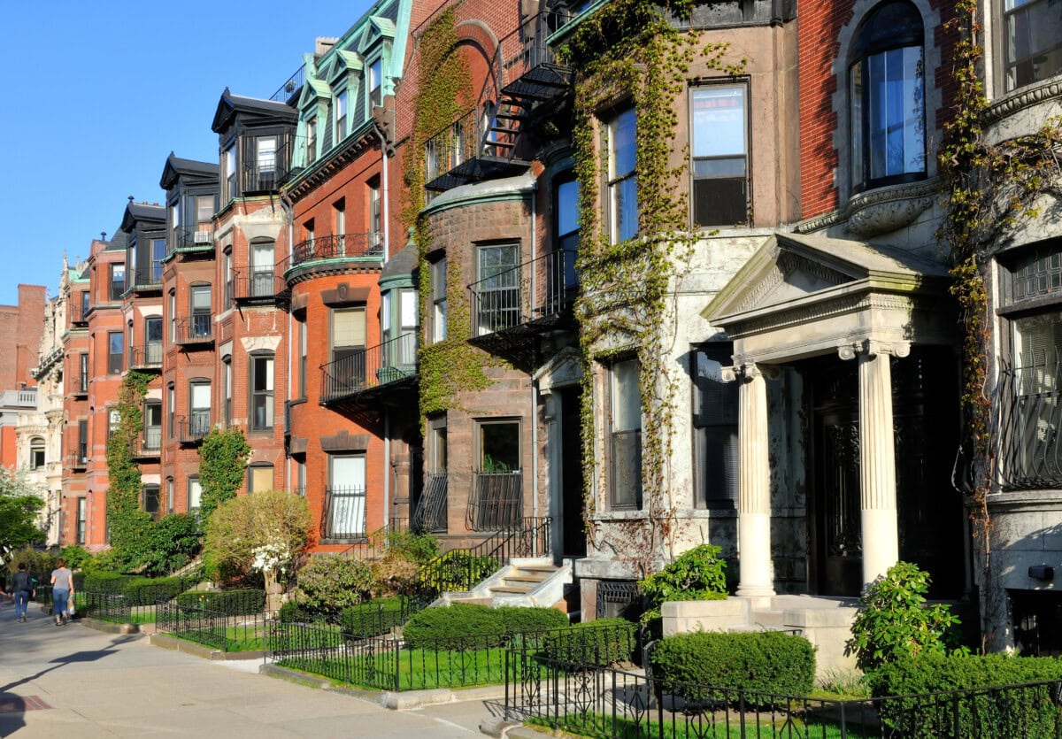 back bay boston neighborhood houses and apartments