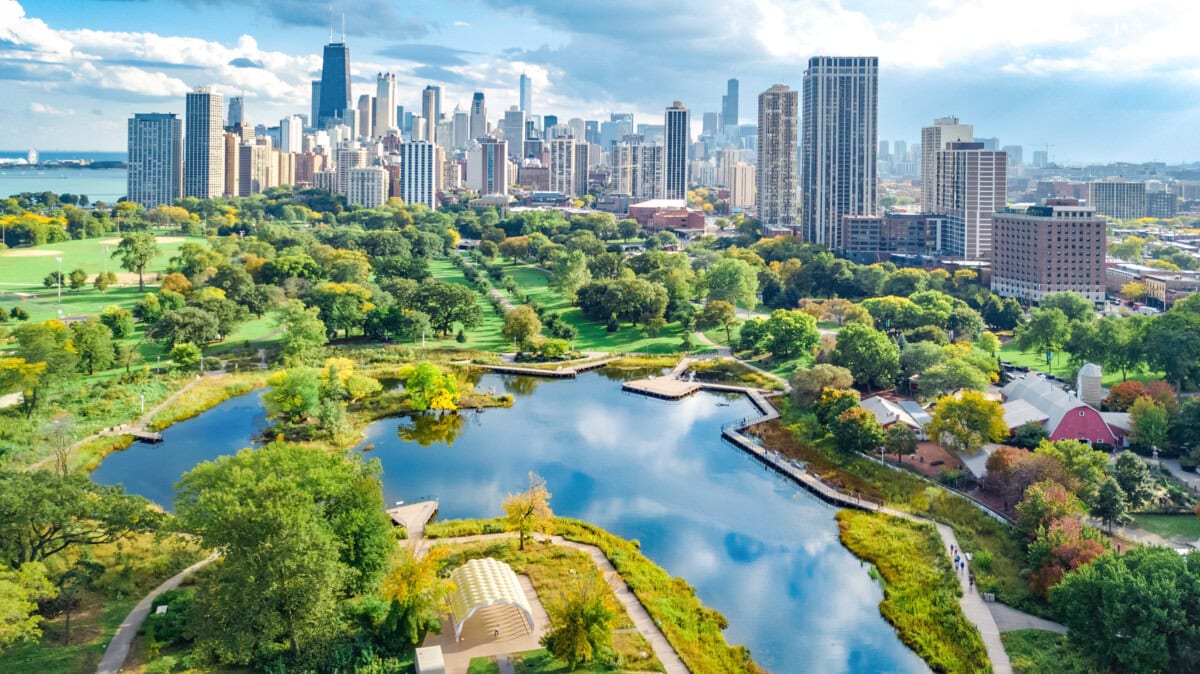 view of chicago park and lake