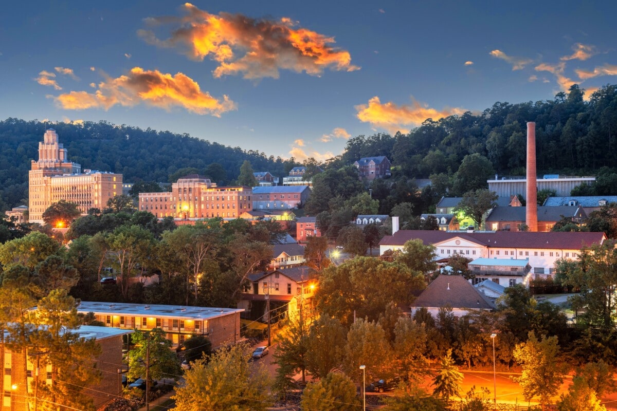 hot springs arkansas city view at dusk_shutterstock