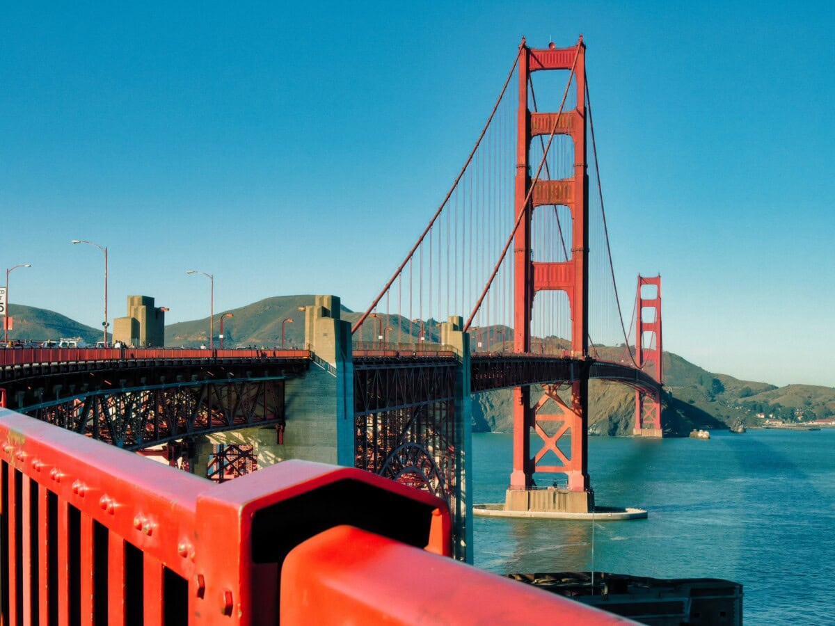 the san francisco bay and golden gate bridge