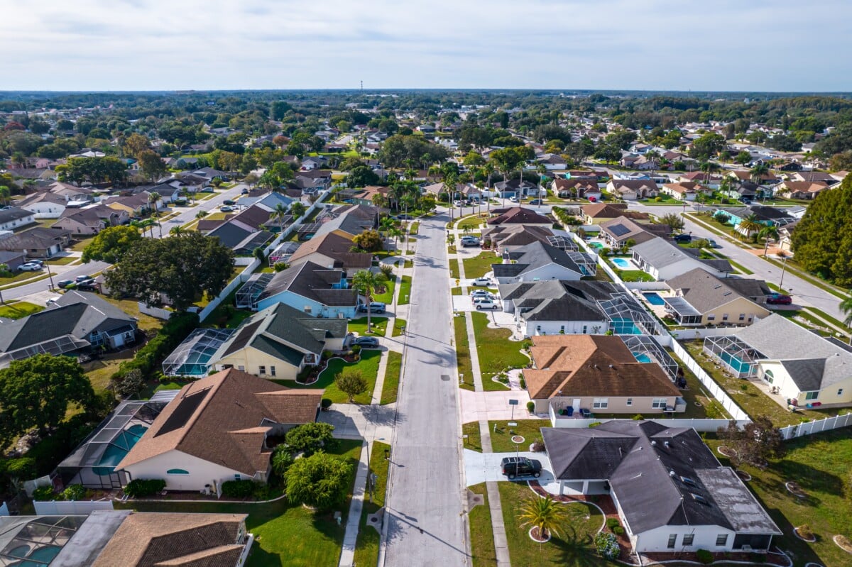 houses in suburban neighborhood in orlando