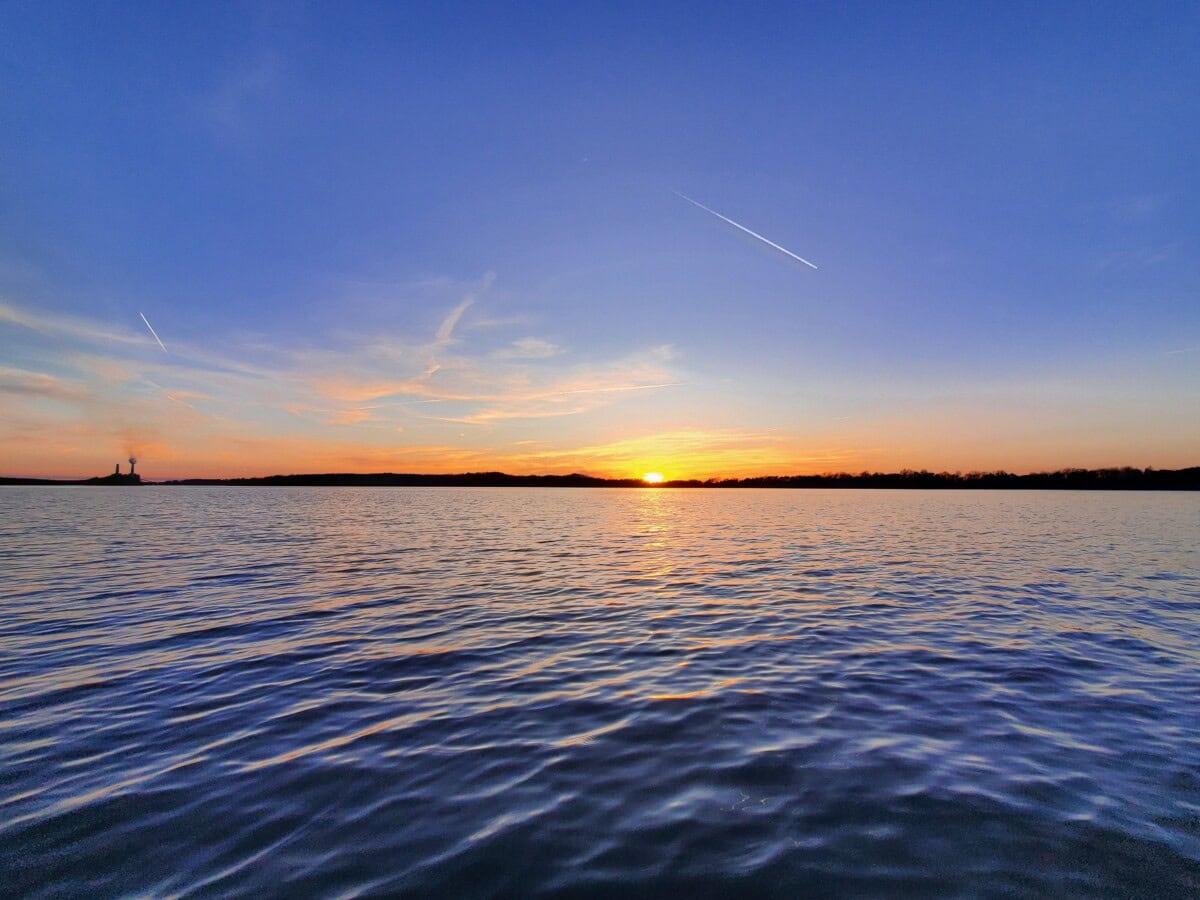 belews lake at sunset in north carolina_shutterstock