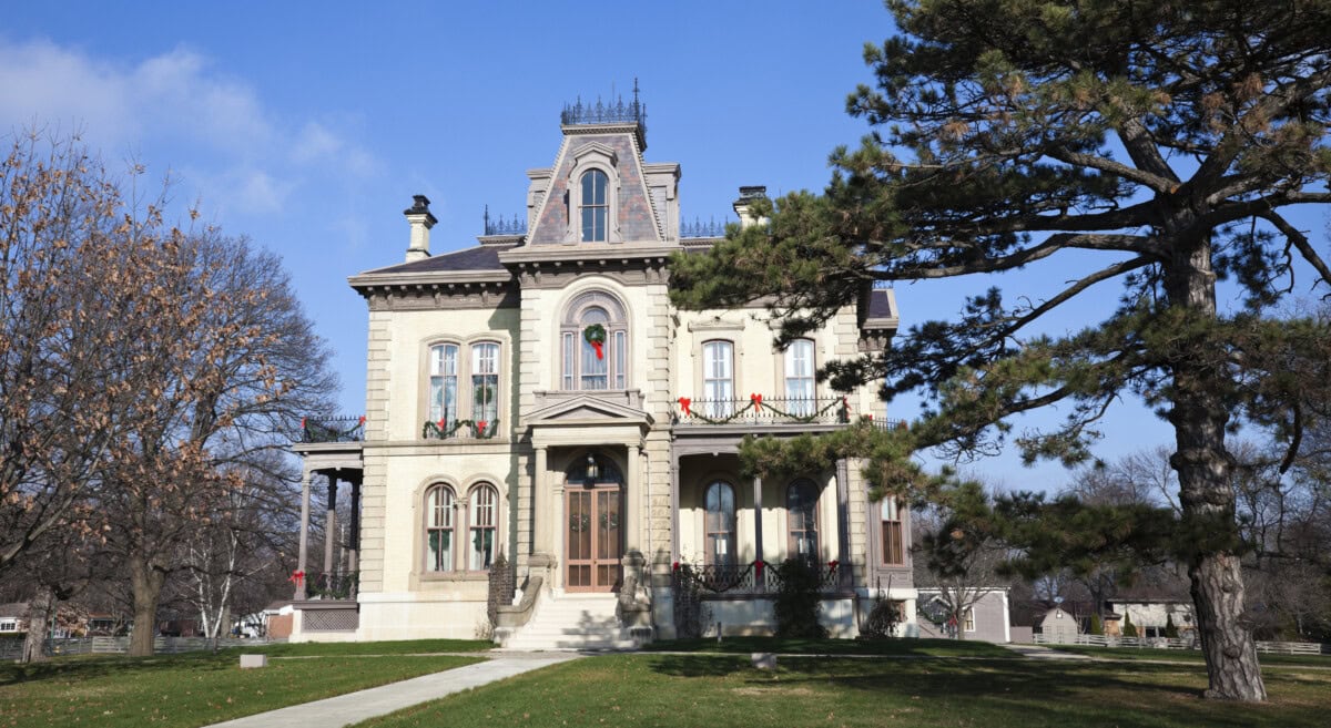 historic home in bloomington illinois shutterstock