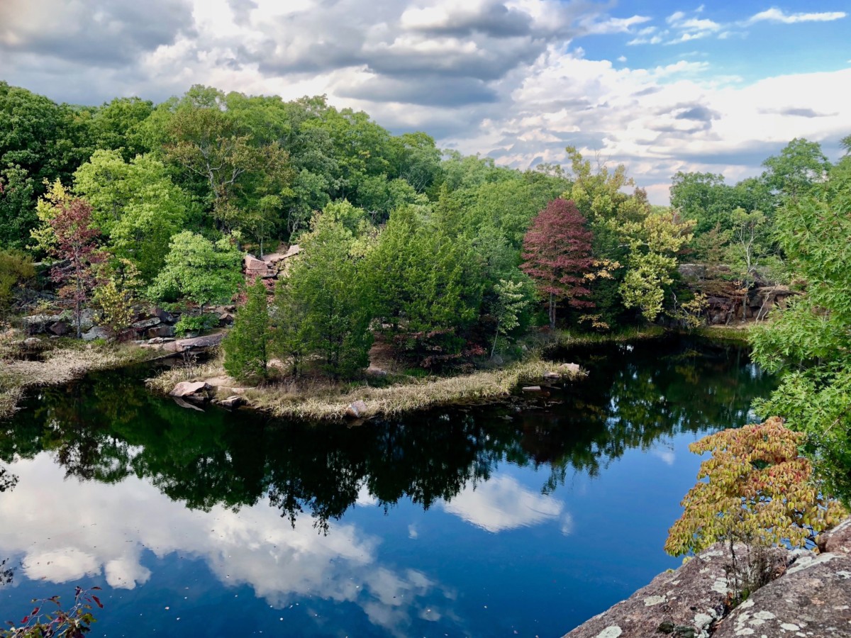affordable st louis suburbs with lakes and green trees
